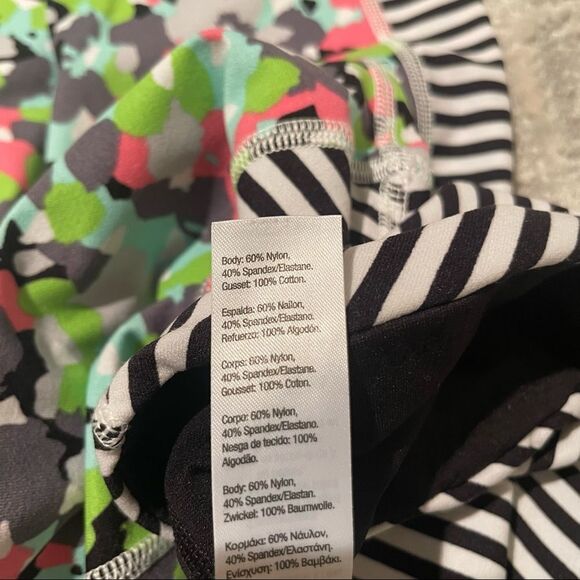 🏷️ 5 for $25 - SPANX Capri Leggings in Petal Power Thin Stripe - Picture 10 of 12